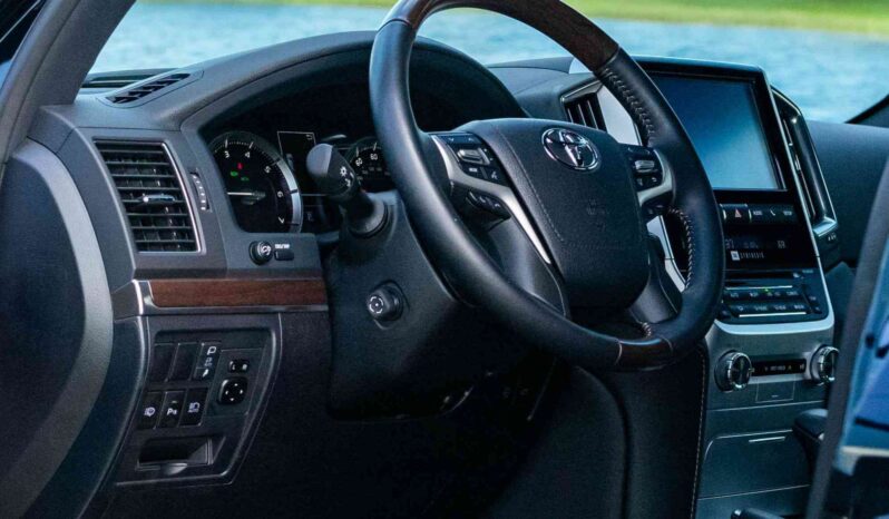 Toyota Land Cruiser 2020 ممتلئ