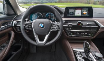 BMW 5-series 2018 ممتلئ
